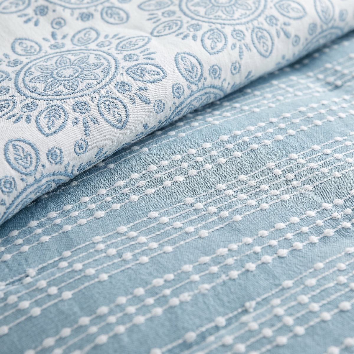 Reversible Clipped Jacquard Medallion 5-Piece Comforter Set, Double/Queen, Light Blue and White – view 8