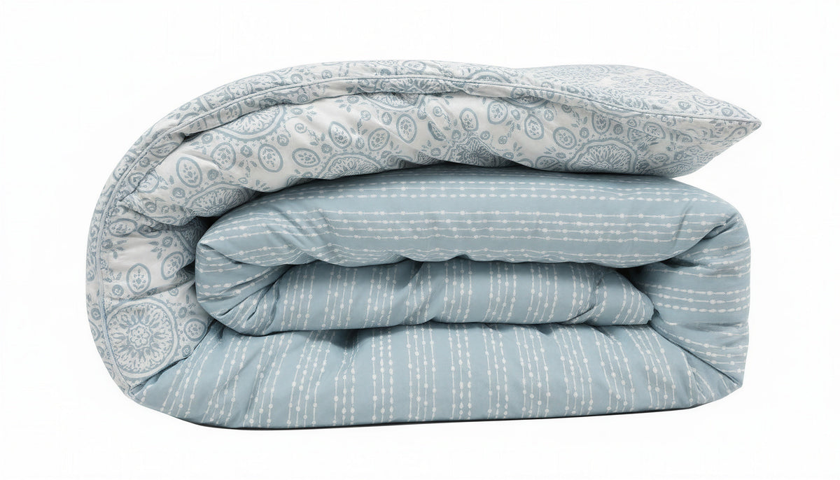 Reversible Clipped Jacquard Medallion 5-Piece Comforter Set, Double/Queen, Light Blue and White – view 6